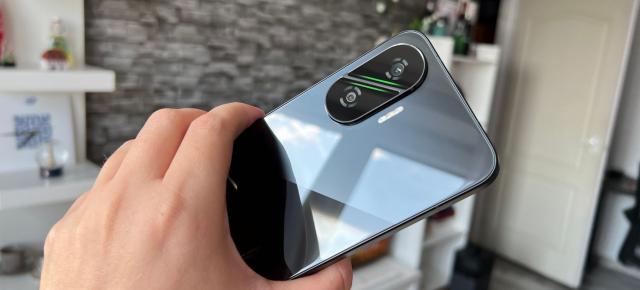POCO F7: Camera foto pentru gameri, care oferă echilibru, closeup și bokeh de calitate