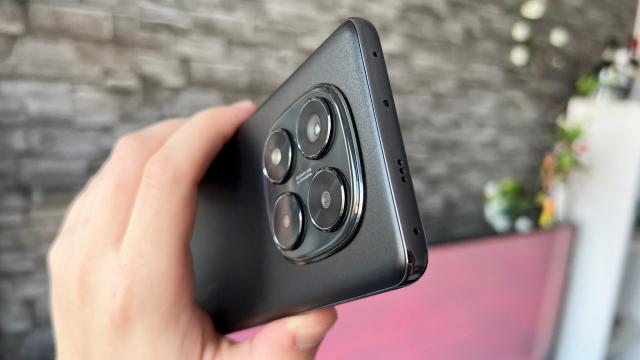 <b>Redmi Note 15 Pro+ certificat în China drept primul telefon Redmi ce oferă conexiune prin satelit</b>Leak-urile asociate lui Redmi Note 15 Pro+ au fost destul de puține, dar astăzi mai adăugăm una la colecție. Anterior aflam că telefonul va arăta ceva mai premium la capitolul design, urmând a avea ecran cu muchii înguste și simetrice