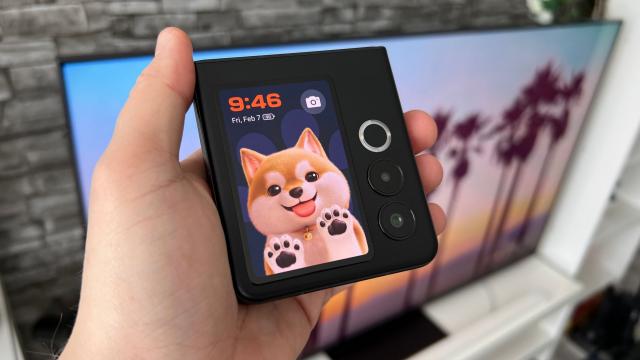 <b>Preț și disponibilitate Nubia Flip 2 în România</b>Recent lansat pe piața din România este și Nubia Flip 2, telefon pliabil vertical/flip căruia i-am realizat deja recenzia, iar acum descoperim într-un articol dedicat Preț și Disponibilitate sumele la care se vinde local. Acest pliabil vine 