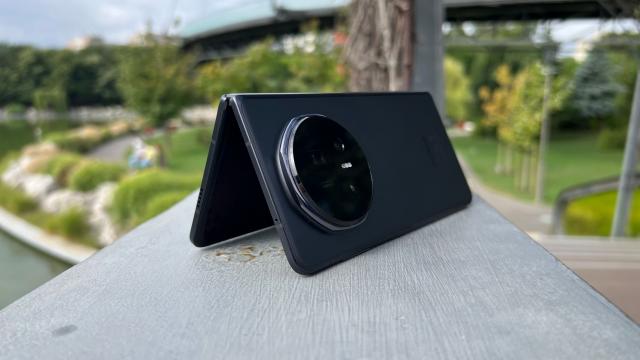 <b>Honor Magic V5: Benchmark-uri de loc 3 în topul pliabilelor testate, cu Snapdragon 8 Elite la posturi</b>Și-am ajuns la capitolul performanță pentru Honor Magic V5. Ca reminder, lucrăm aici cu un procesor Snapdragon 8 Elite (2x nuclee de performanță de 4.32 GHz + 6x nuclee de 3.53 GHz). Este un cipset dezvoltat pe seama procesului 