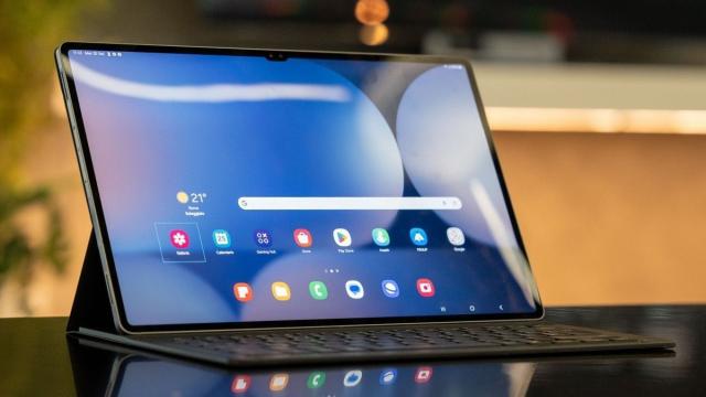 <b>Samsung confirmă lansarea Galaxy Tab S11 în a doua parte a lui 2025; Modelul Ultra și o versiune Lite sunt pe listă</b>După certificarea din penultima zi de iunie pentru Galaxy Tab S11 Ultra, vin acum și informații direct de la Samsung. Compania a confirmat în cadrul conferinței financiare Q2 2025 că seria Galaxy Tab S11 va debuta în a doua parte a anului, alături de..