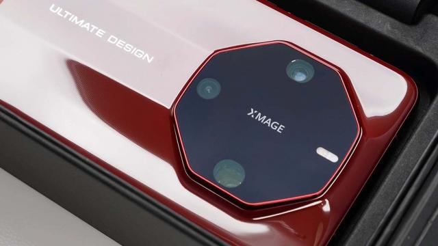 <b>Huawei Mate 80 şi Mate X7 vor aduce noutăţi pe partea de răcire, plus... ventilatoare!?</b>Printre flagship-urile de toamnă ale lui 2025 se vor număra şi Huawei Mate 80 şi Mate X7, asta cel puţin în China. La noi vor ajunge ceva mai greu... sau deloc. E totuşi interesant de aflat ce noutăţi aduc aceste telefoane şi azi aflăm cum stau 