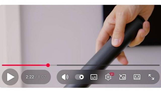 <b>YouTube primește un update la nivel de interfață pe desktop; UI-ul pare inspirat de interfața Liquid Glass a celor de la Apple</b>YouTube a început să ruleze o versiune actualizată a playerului web. Pare că vorbim despre o variantă de test, disponibilă pentru un număr restrâns de utilizatori. Schimbările sunt, în mare parte, bine-venite, deși sunt oameni ce contestă modificările