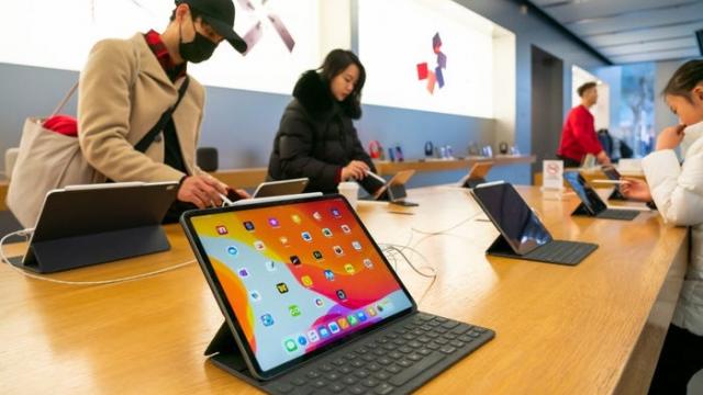 <b>Livrările globale de tablete au crescut în T2 2025; Apple rămâne lider, secondat de Samsung, în timp ce Amazon urcă spectaculos</b>Livrările globale de tablete au crescut cu 13,1% în trimestrul al doilea din 2025, arată datele IDC. În total, au fost vândute 38,3 milioane de unități, ceea ce înseamnă aproape cinci milioane în plus față de aceeași perioadă a anului trecut. 