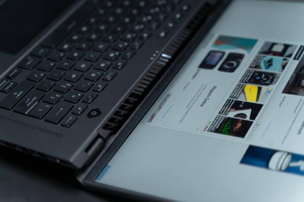 ASUS ROG ZEPHYRUS M16 GU603 - Fotografii review