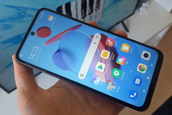 Redmi 10: Display LCD cu diagonală mare, FHD+ și cu 90Hz