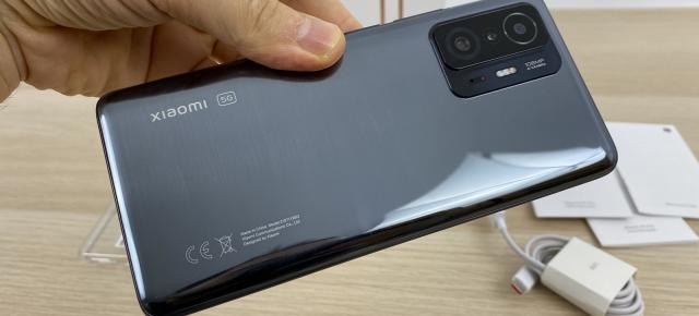 Xiaomi 11T Pro: Design oarecum clasic, cu spate oglindă şi priză bună