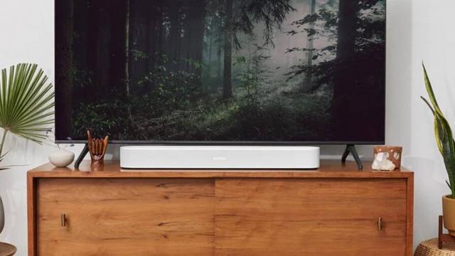 <b>Sonos Beam 2 - soundbarul compact care surprinde prin acustica premium, a fost lansat comercial</b>Cei de la Sonos sunt recunoscuți pentru produsele audio aduse pe piață, echipamente premium pentru cei mai exigenți utilizatori și cu un sunet de top. Pe lista de lansări recente ale companiei avem și soundbar-ul Sonos 