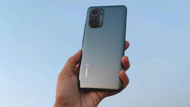 <b>Seria de smartphone-uri Redmi K50 va include la debut 3 modele, cu diferențe notabile la nivel de cameră, procesor și încărcare</b>De câteva săptămâni bune internetul a început să ne ofere și leak-uri asociate lui Redmi K50, un nou telefon sau mai bine zis serie de telefoane care se pregătește de lansare. Întâi am avut un teaser subtil de la un oficial 