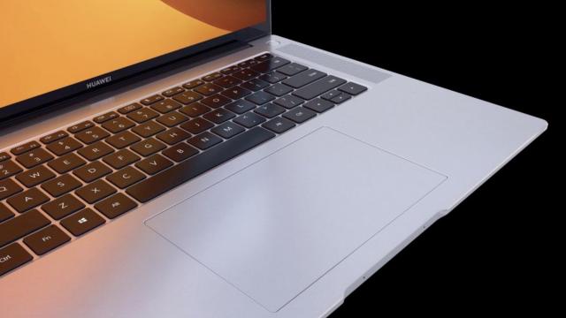 <b>Huawei MateBook 16 vine în Europa: laptop de productivitate cu ecran LCD de 16 inch, CPU Ryzen 5000H</b>Huawei a dezvăluit un nou laptop astăzi, unul cu ecran de 16 inch şi cu funcţii de productivitate. Acesta este primul laptop Huawei cu ecran de 16 inch şi aspect 3:2, care oferă mai mult spaţiu vertical de muncă faţă de ecranele