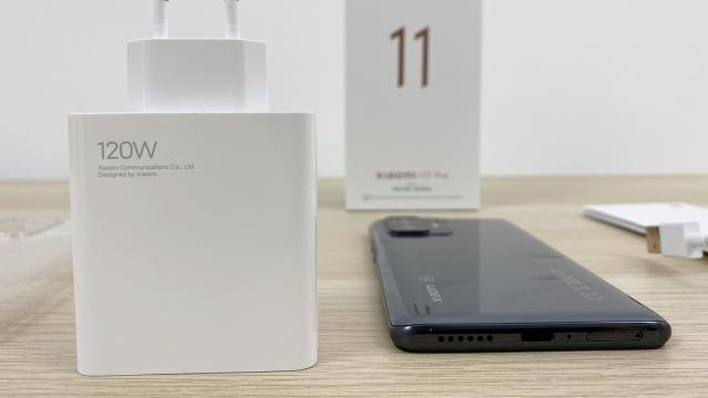 <b>Xiaomi 11T Pro: Baterie care spulberă mituri, doboară recorduri de încărcare rapidă</b>Xiaomi 11T Pro e un telefon pe care îl aşteptăm cu nerăbdare la teste. Asta pentru că am scris despre tehnologia să HyperCharge şi am văzut un soi de preview pe Xiaomi Mi 10 Ultra, care se încarcă la 120W. Acela era totuşi un model ediţie limitată