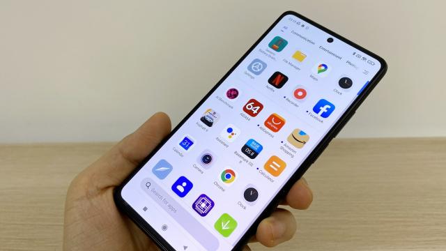 <b>Xiaomi 11T Pro: Display CINEMAGIC de smart TV de buzunar</b>Xiaomi 11T Pro are un ecran care reprezintă jumătate din motto-ul sau "CINEMAGIC" şi anume partea de experienţă cinematică în buzunar. Ea este atinsă printr-o combinaţie de Dolby Vision şi HDR10+ pe un panou AMOLED de 6.67 inch, cu rezoluţie