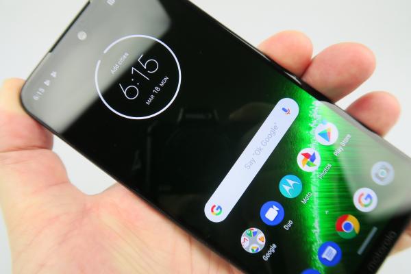 Motorola Moto G7 Plus: Acustică stereo mai mult decât mulțumitoare