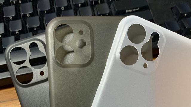 <b>Noi huse destinate lui iPhone XI, XI Max și iPhone XR2 apar fotografiate online; Vedem accesorii mai bine lucrate</b>Cu aproximativ o lună în urmă au început să-și facă apariția online și imagini cu huse destinate viitorului iPhone, accesorii care în primă fază păreau făcute în grabă pe seama randărilor sosite la acea vreme