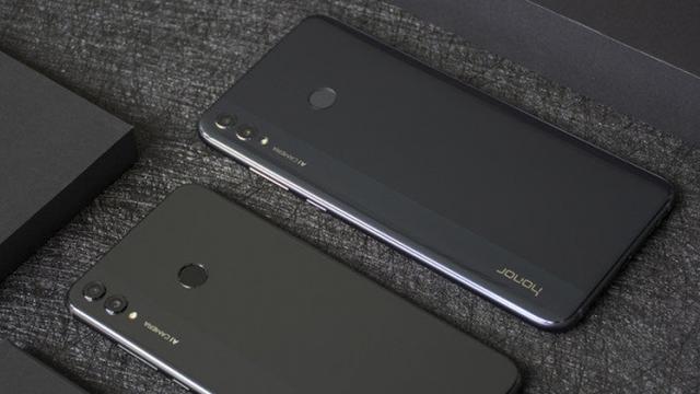 <b>Honor 9X Pro este cu un pas mai aproape de lansare; Primește certificarea în Rusia</b>Chiar dacă Huawei are problemele de care ştim cu toţii, asta nu înseamnă că nu pregăteşte telefoane noi pentru lansare. Printre ele se numără şi Honor 9X Pro, care tocmai a fost certificat în Rusia. Varianta standard a fost deja