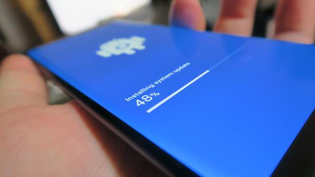 <b>[UPDATE: Actualizarea se distribuie pe plan local] Samsung Galaxy Note 9 primește la rândul său modul de captură "Super Night Shot"</b>După ce în luna martie cei de la Samsung au oferit un mod special de captură nocturnă pe telefoanele din seria Galaxy S10, mod intitulat "Super Night Shot", am descoperit chiar luna trecută apariția unei versiuni actualizate