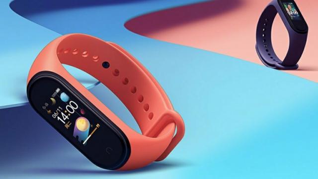 <b>Turul Magazinelor #578: Xiaomi Mi Band 4 deja în România, AMD Ryzen 7 la preţ bun, laptop şi telefon 21:9 la acelaşi preţ</b>Continuă vremea toridă şi continuă reducerile incredibile la telefoane. Unele au pierdut sute de lei în ultima săptămână şi vara aduce o devalorizare foarte rapidă a smartphone-urilor. Îl avem iarăşi pe Motorola One Vision