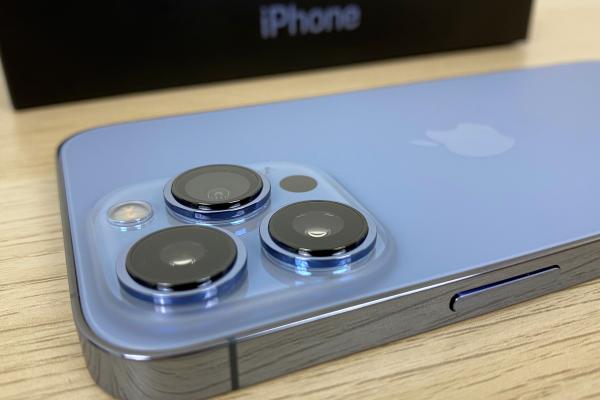 Apple iPhone 13 Pro Unboxing: încercăm Macro, Cinematic Video, ecranul de 120 Hz şi iată primele impresii (Video)