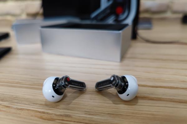 Nothing ear (1)