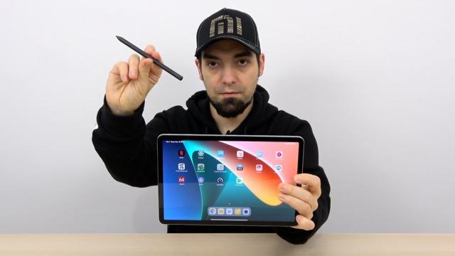 <b>Xiaomi Pad 5 Review detaliat în limba română (Evaluare Mobilissimo)</b>Anul 2020 a adus o explozie de popularitate pentru laptopuri, dar şi pentru tablete, care au devenit cruciale pentru munca şi şcoala de acasă. Gurile rele spun că aceste produse s-au vândut aşa bine că au început chiar ele criză de cipuri