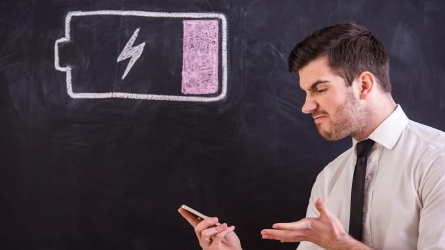 <b>Românii devin anxioși atunci când rămân fără baterie la telefon (Studiu Xiaomi și IZI data)</b>Xiaomi împreună cu IZI data au realizat recent un studiu referitor la anxietatea resimțită de către români în momentul în care li se descarcă telefonul. Se pare că 65% dintre românii de la orașe devin agitați în momentul în care smartphone-ul din dotare