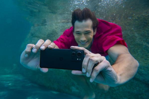 Motorola Edge 40 este aici și propune un echilibru între dotări și design premium: Are certificare IP68, ecran OLED 144Hz
