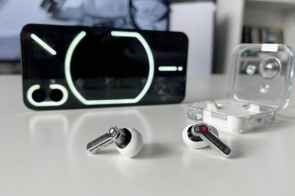 Nothing Ear (2) Review: Generația 2.0 de căști wireless bifează o evoluție notabilă, păstrând design-ul transparent deja familiar