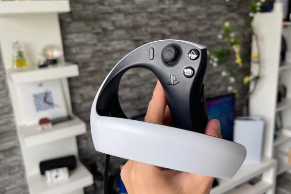 PlayStation VR 2 - Controllere