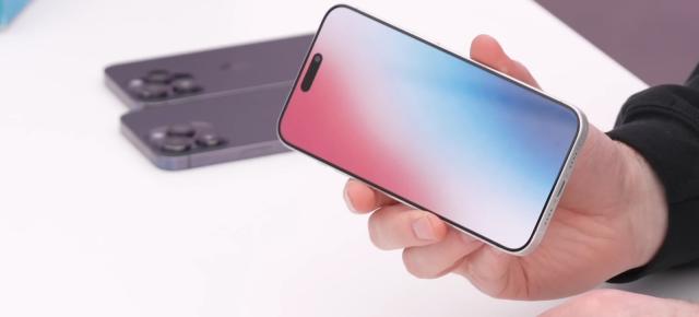 iPhone 15 Ultra primeşte un hands-on de la Unbox Therapy în versiunea machetă/dummy (Video)