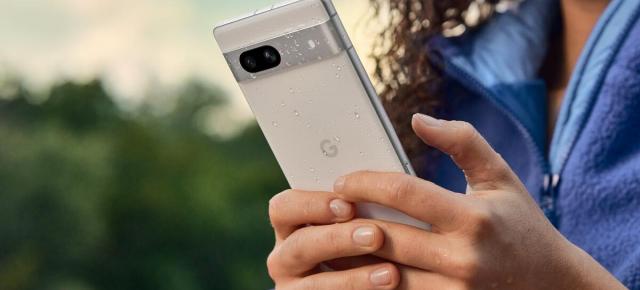 Google Pixel 7a costă 2200 de lei, are procesor de Pixel 7 şi încărcare wireless