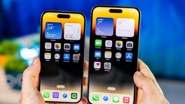 <b>Apple va integra display-uri mai mari pe smartphone-uri începând cu seria iPhone 16 (Zvon)</b>În acest an Apple urmează să anunțe seria de telefoane iPhone 15. În mod surprinzător însă, azi aflăm detalii despre iPhone 16 și 16 Pro, telefoane care ar trebui să sosească abia în toamna anului 2024. Sunt informații ce sosesc prin intermediul lui