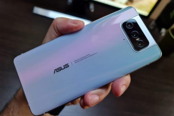 ASUS nu a uitat de fostele flagship-uri Zenfone 7/Zenfone 7 Pro, care primesc acum actualizarea la Android 12