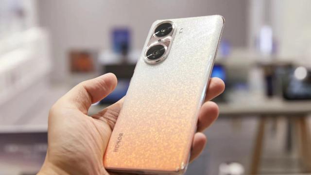 <b>Honor va adopta senzorul foto Sony IMX800 (RGBW) pentru seria de telefoane Honor 70</b>Weekend-ul vine cu vești noi despre seria de telefoane Honor 70, asta după ce anterior am văzut un model din acest lineup certificat de către 3C în China, cât și câteva dintre dotări dezvăluite. Astăzi aflăm detalii despre camera foto