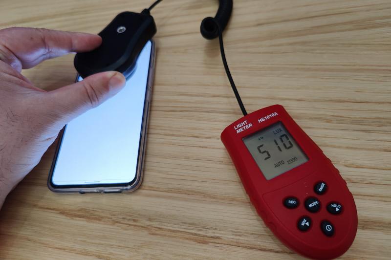 Luminozitate display Vivo V23 5G și ecranul văzut la microscop: vivo-V23-5G_098.jpg