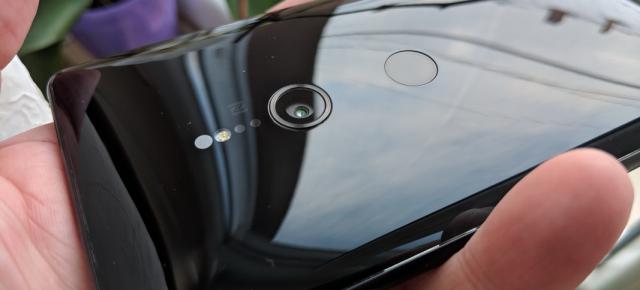 Sony Xperia XZ2 Review