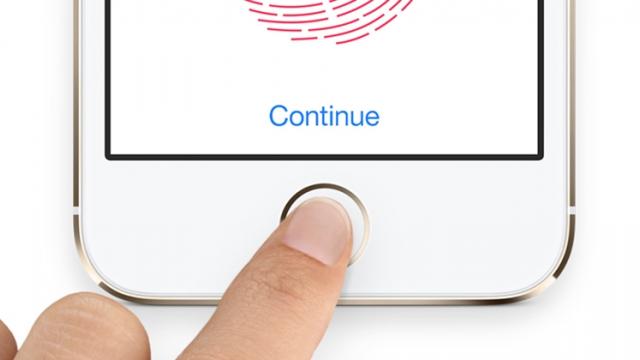 <b>Apple ar urma să renunțe complet la scanner-ul de amprente Touch ID în acest an</b>Pe măsură ce ne apropiem de vară parcă și zvonurile din jurul noilor modele iPhone se amplifică, astfel că astăzi descoperim o infromație nouă despre aceste dispozitive. Aparent, Apple ar urma să renunțe complet la scanner-ul de amprente Touch ID