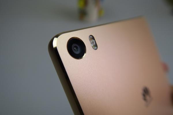 Huawei P8 Max: Camera e la nivel foto de P8, video cam subţire