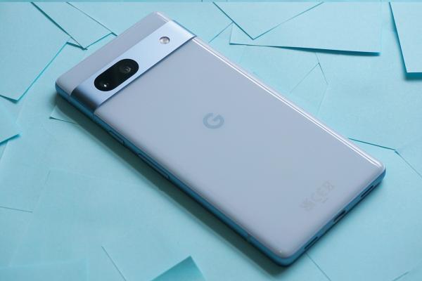 Google Pixel 8a vine cu upgrade-uri majore la display și stocare; Promite actualizări pe 7 ani