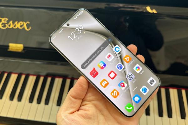 HUAWEI Pura 70 Pro: Display spectaculos care sparge recorduri, noul lider din topul Mobilissimo, peste Pixel 8 Pro