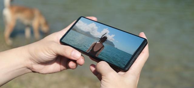Sony Xperia 1 VI apare în multe materiale promo, dezvăluind dotări cheie la capitolul cameră și audio
