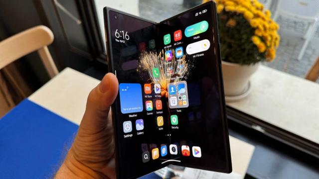 <b>Xiaomi Mix Fold 4 şi Mix Flip au revenit: date de lansare și specificații ale camerei ajung online</b>Trebuie să recunosc că Xiaomi nu prea s-a mai mişcat pe piaţa telefoanelor pliabile în ultima vreme. A trecut vreme bună de când a apărut Mix Fold 3, iar pe piaţa telefoanelor pliabile cu clapetă compania nici nu a intrat încă