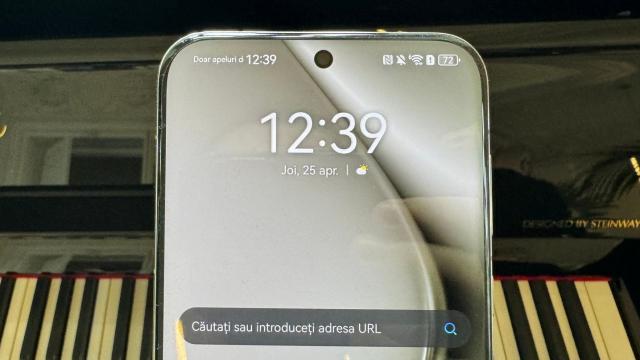 <b>HUAWEI Pura 70 Pro: Bateria cu cele mai multe opțiuni de încărcare, pe fir, wireless, alimentare inversă pe fir sau fără</b>HUAWEI Pura 70 Pro vine cu o baterie impresionantă, nu atât prin capacitatea livrată, ci prin opțiunile de alimentare, 4 la număr dacă îți vine să crezi. Lucrăm aici cu un acumulator Lithiu-Polymer de 5050 mAh care se încarcă la 100W 