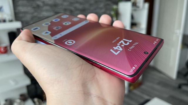 <b>Motorola Edge 50 Fusion: Benchmark-uri de mid-range accesibil, la nivel cu Galaxy A35, Nothing Phone (2a)</b>Motorola Edge 50 Fusion este un telefon mid-range accesibil, iar ceva interesant constă în faptul că ediția vândută în America Latină are procesor Snapdragon 6 Gen1, în timp ce piața globală se bucură de un CPU mai puternic
