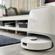 Roborock Qrevo Curv Review: Primul aspirator robot din industrie cu sistem de ridicare completă AdaptiLift, fără perii încurcate, putere de tornadă (18500Pa) și o stație dock elegantă