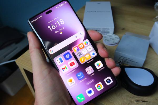 HONOR Magic7 Lite: Display imersiv şi luminos, care îţi protejează ochii şi somnul