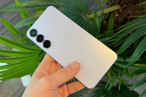 Samsung Galaxy S25+ Video Hands-on: Varianta mai mare de S25, mai colorată și gata de consum video, gaming 