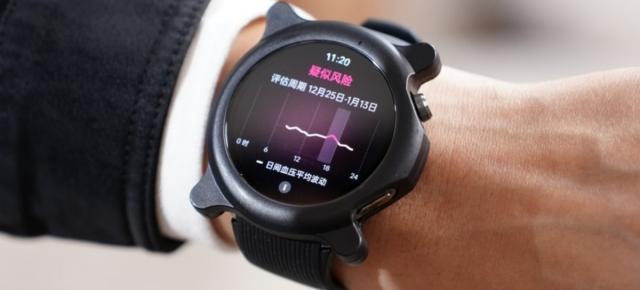 OPPO Watch X2 va primi monitorizare a tensiunii arteriale, apare în prima fotografie hands on