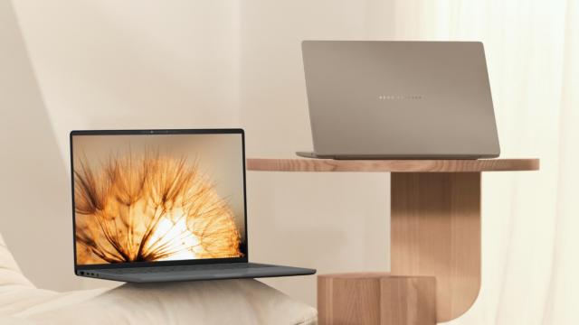 <b>CES 2025: ASUS ZenBook A14 prezentat oficial, cu o greutate de doar 989 de grame, display de 14 inch și autonomie excelentă de până la 32 de ore</b>ASUS are și un laptop ultra-portabil și performant, prezentat recent în cadrul CES 2025. E vorba despre ASUS ZenBook A14, un ultrabook ce cântărește doar 989 de grame și vine cu display de 14 inch în diagonală. Cel mai interesant aspect pare însă