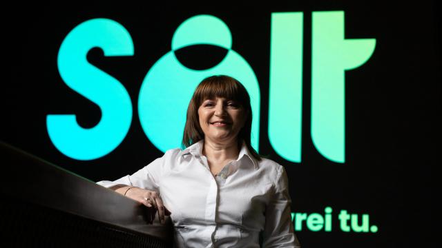 <b>Salt Bank țintește 1 milion de clienți în 3 ani; Perspectivele băncii, esențiale pentru deciziile fondatorilor</b>Aflăm prin intermediul ZF.ro că Salt Bank, primul neobank complet digital din România, are un obiectiv ambițios: atingerea pragului de 1 milion de clienți în următorii 3 ani. Gabriela Nistor, CEO al instituției, a explicat strategia de creștere și..
