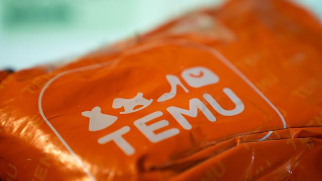 <b>Temu accelerează livrările către România; opțiune de expediere locală introdusă</b>Platforma chineză de comerț Temu a anunțat extinderea opțiunilor de livrare pentru clienții din România. Noua funcționalitate permite utilizatorilor să selecteze produse etichetate cu „depozit local” sau „livrare rapidă”, ceea ce garantează primirea